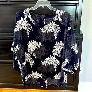 Navy Blue & White‎ Floral Top/Blouse